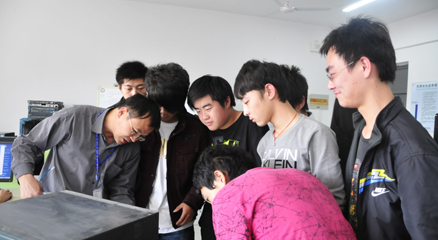 項目導師為學生講解交換機的工作原理