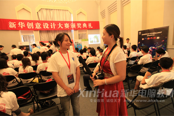 朱笛同學在北大百年講堂接受