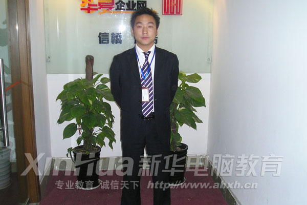 �����x�񣬸������𣬄������Լ����H�����v�C����&ldquo;Ŭ�������ի@�����˶��ܳɹ�&rdquo;�@һ�������D�鄢���ڹ�˾ǰ��Ӱ